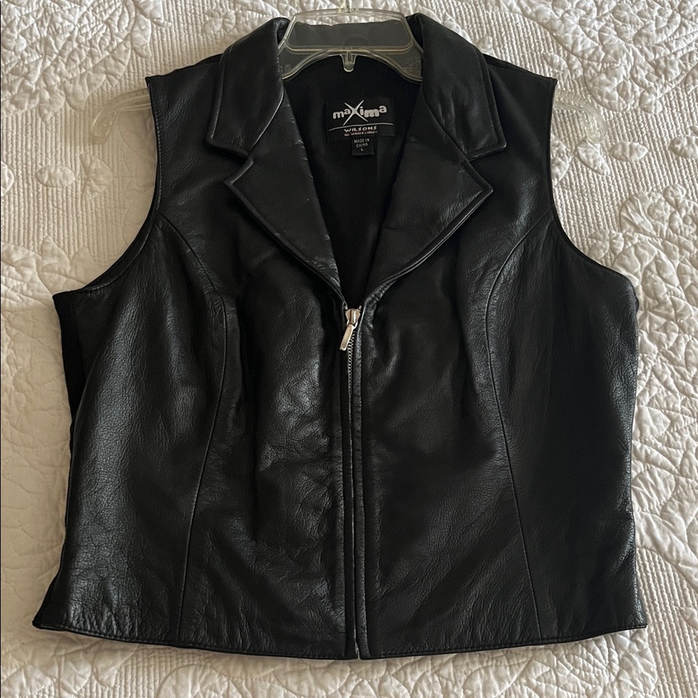 Maxima Women's Sleek Black Vest